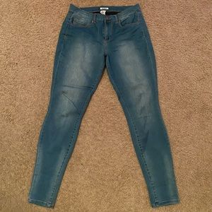 Medium wash Mudd Jeggings
